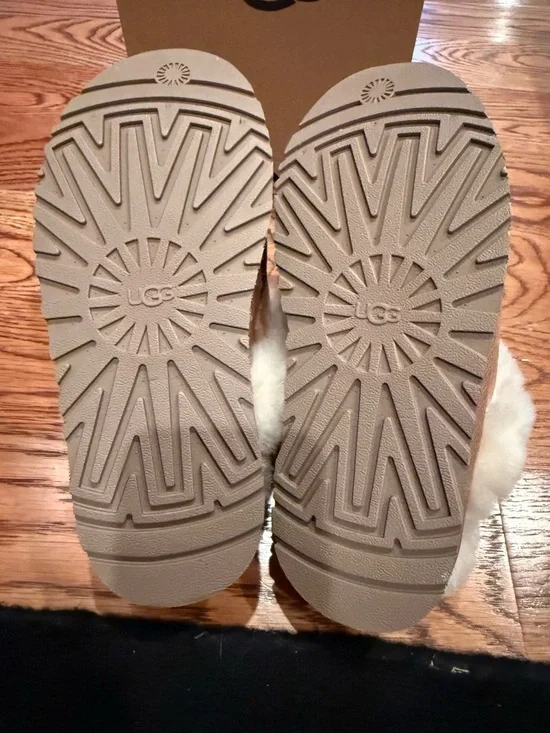 UGG Women's Cozy size 7 new - Picture 4 of 4